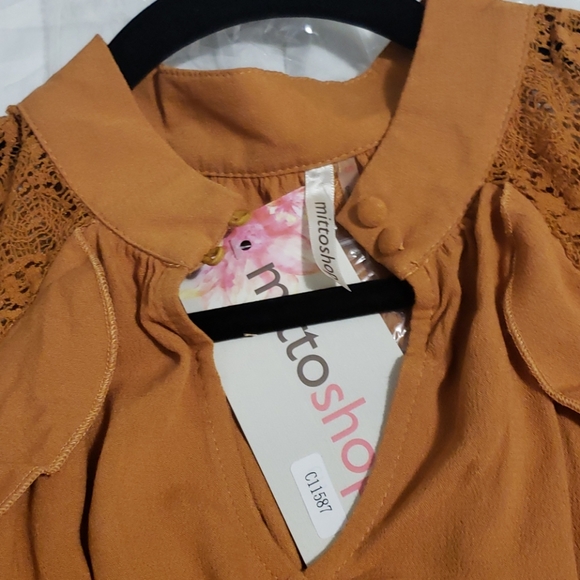 ♥️New boutique lace shoulder top - Picture 9 of 15